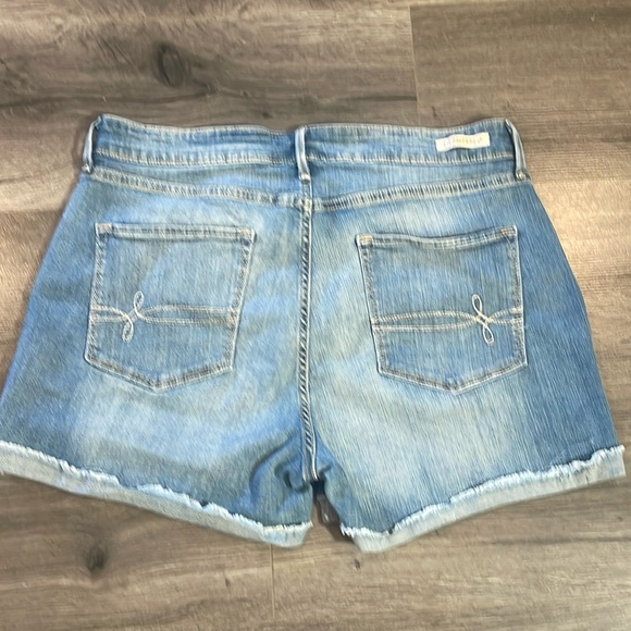 Denizen by Levi’s High rose denim blue shorts size 12 - Picture 1 of 4